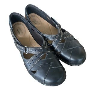 Clarks Collection Black Leather Strappy Shoe/Loafer 8.5